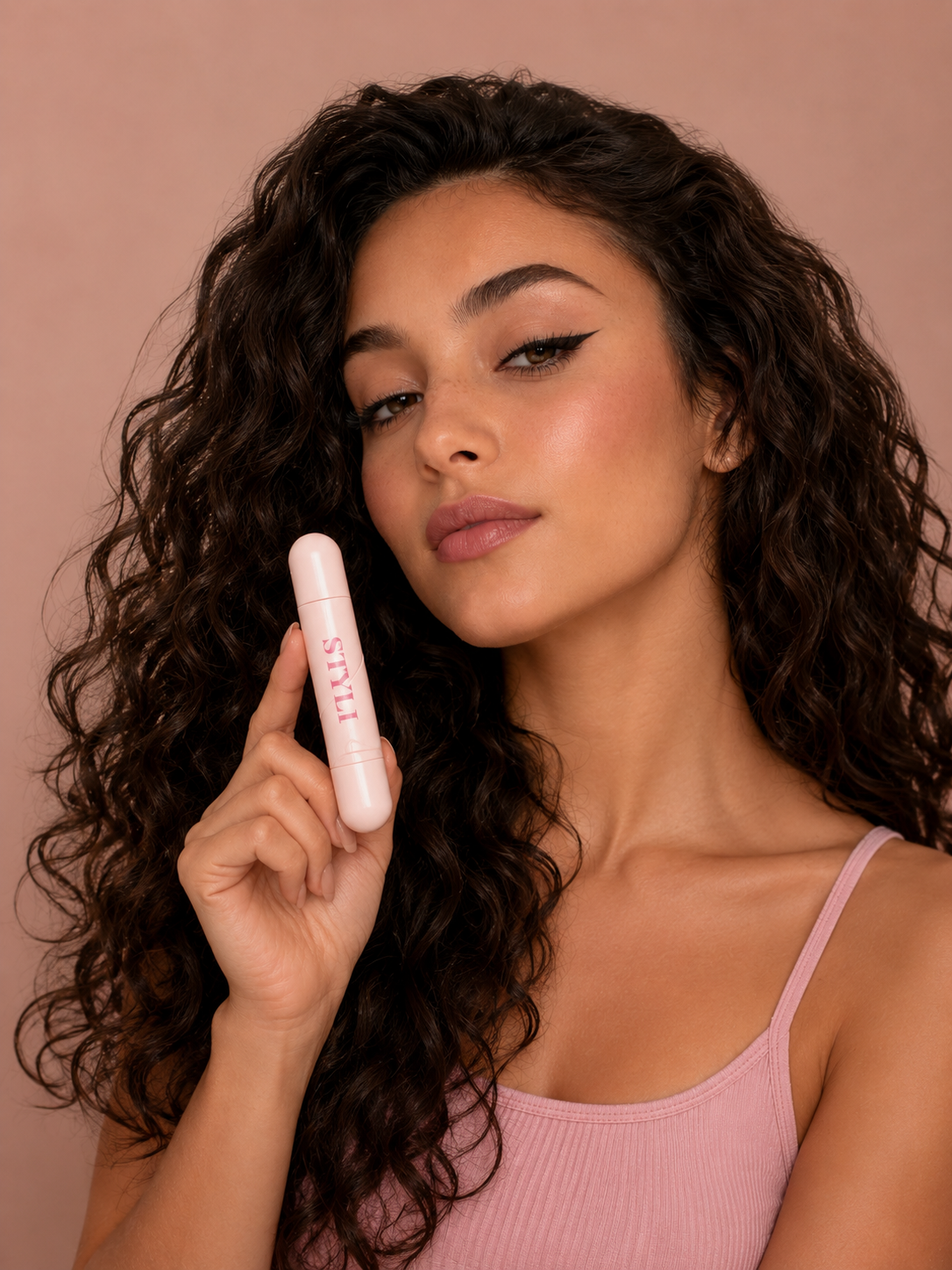 Eyeliner Rotatif Révolutionnaire – STYLI™ STYLI